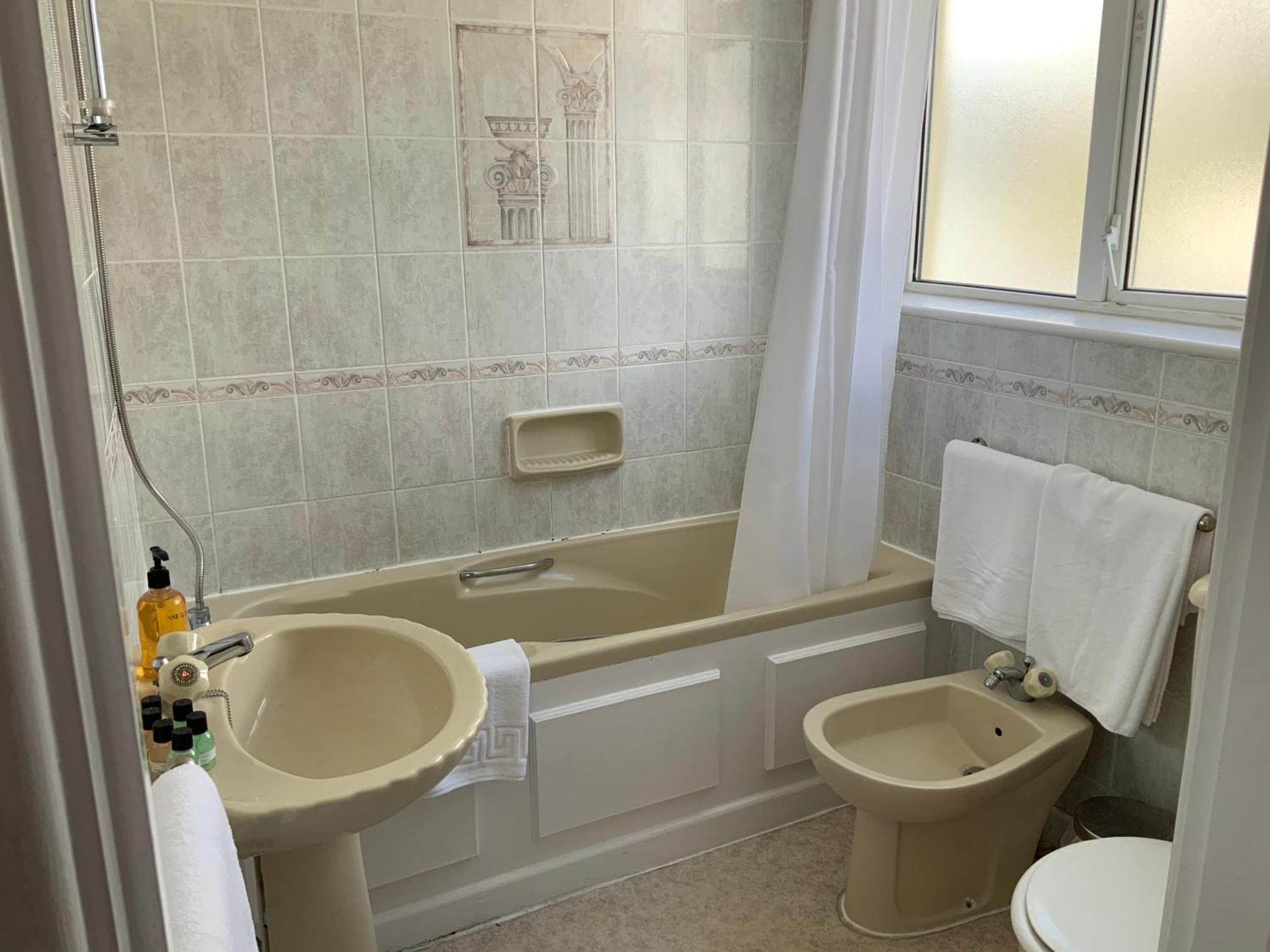 Marina Metro Hotel Saint Helier Jersey Oda fotoğraf